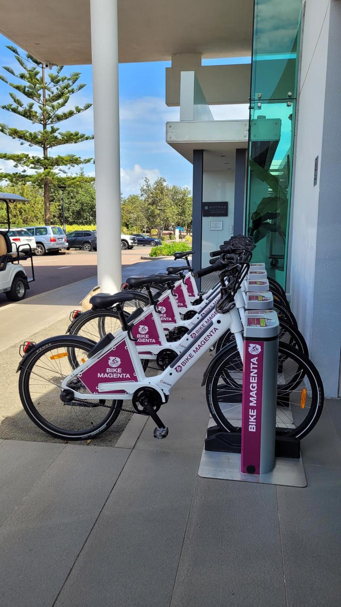 Pullman Magenta Shores Resort Entrance Exterior foto Bike share bikes at the University of Queensland, St Lucia campus